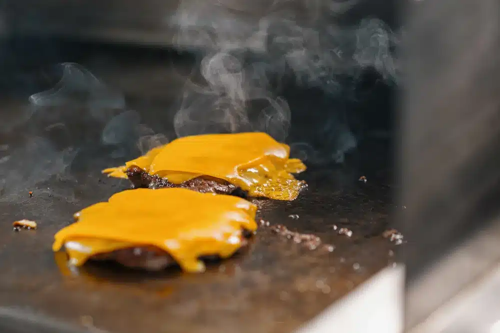 Descubre el sabor irresistible de las Smash Burgers en Kamaleónico Palma