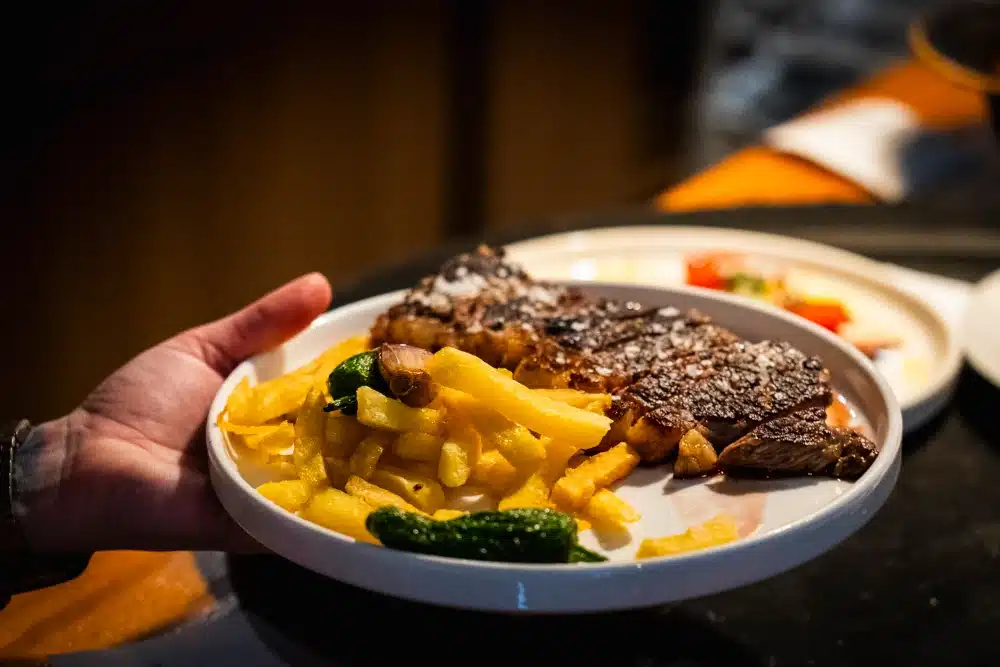 ¿Dónde comer carne en Palma? Descubre La Vasca, el restaurante ideal para disfrutar de los mejores cortes de carne y vivir una experiencia gastronómica única en el corazón de la ciudad.