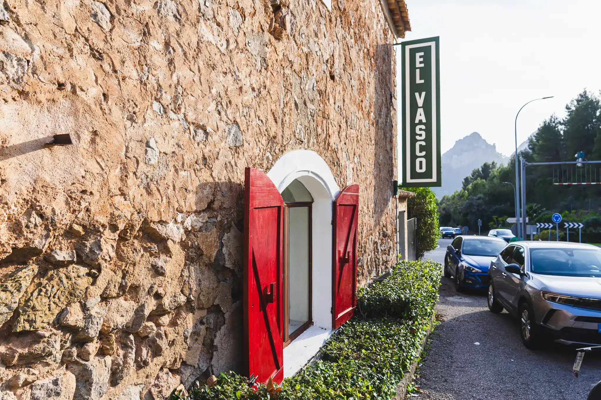 Ruta de senderismo en la Serra de Tramuntana y comida en El Vasco