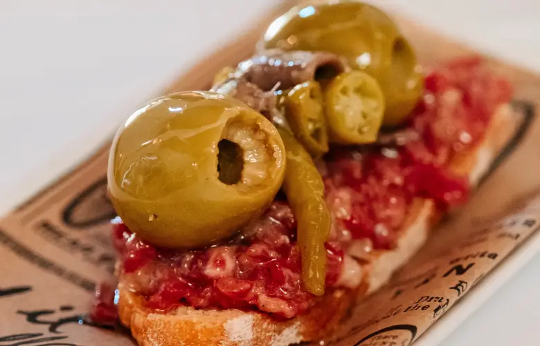 Gildas y anchoas en restaurante vasco en Bunyola