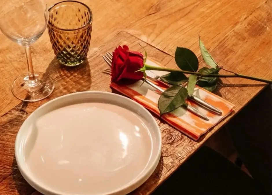 San Valentín en Palma con una rosa de regalo en cada mesa
