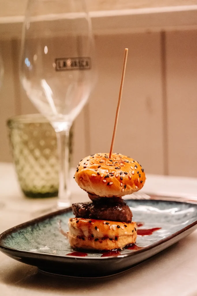 Mini burger con foie en La Vasca Palma centro